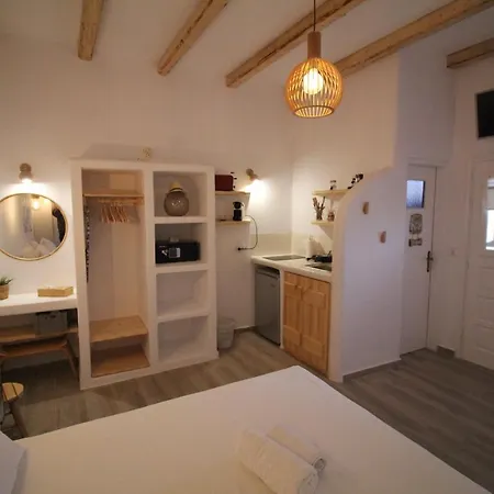 Flisvos Riviera Suite بيت للعطل Naxos City